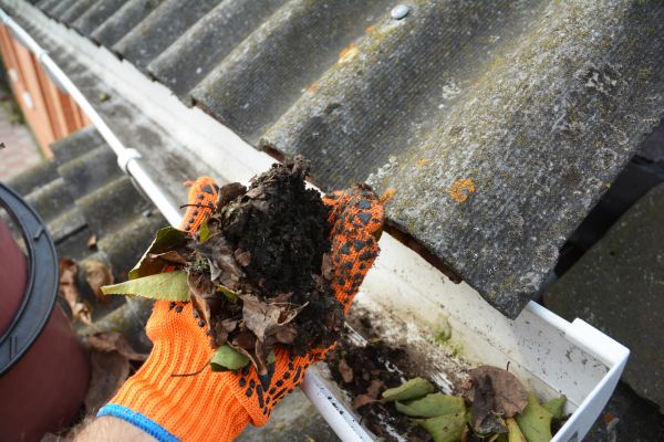 Cost of Seamless Gutter Cleaning in Acworth